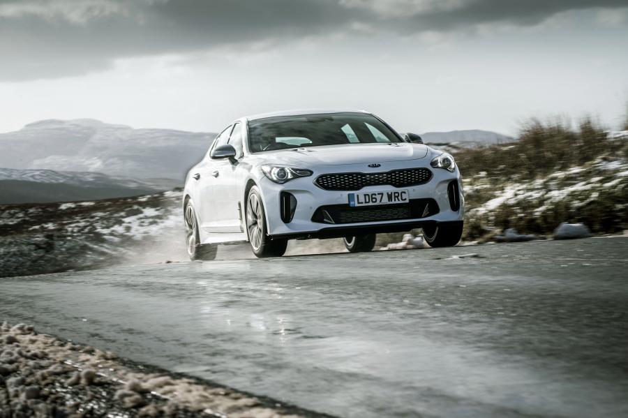  Kia Stinger GT-Line (CK) 2017 года  (UK) (фото 19 из 37)